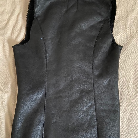 SOFT FAUX FUR VEST - Picture 3 of 3